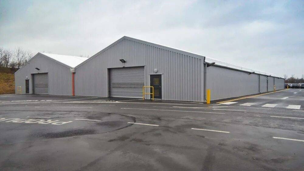 Забор из профнастила возле склада